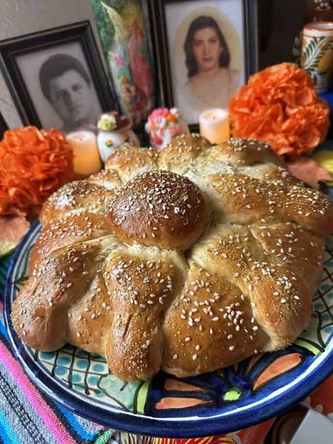 fresh baked pan de muerto Day Of The Dead Bread, Bread Of The Dead, Mexican Sweet Breads, Mexican Bread, Mexican Chocolate, Mexican Hot Chocolate, Sweet Breads, Egg Wash, Baking Sheets