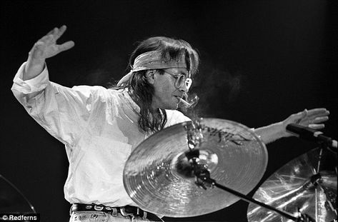 Master of his craft: Porcaro, seen in 1988, was a noted drummer who worked with musical icons like Paul McCartney and Elton John Toto Band, Jeff Porcaro, Alex Van Halen, Skip Beat, Eddie Van Halen, Tommy Lee, Best Rock, Van Halen, Drummers