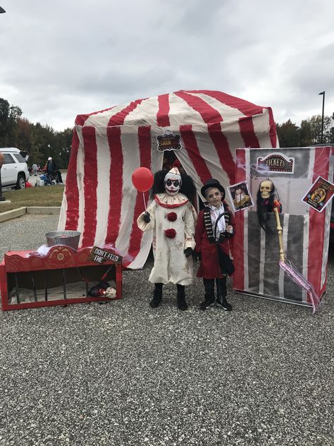 Carnival Trunk or Treat Evil Circus Creepy Carnival, Carnival Trunk Or Treat, Carnival Trunk, Halloween Stations, Halloween House Party Decorations, Clowns Halloween Decorations, Scary Carnival, Scary Circus, Animated Halloween Decorations