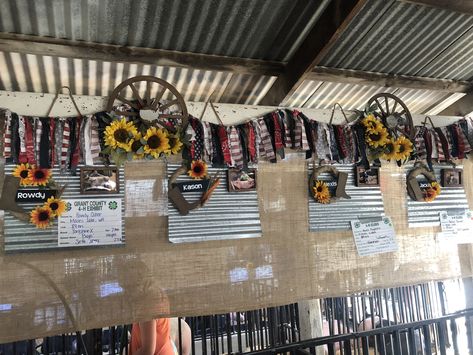 County Fair Animal Stall Decorations, Cow Stall Decorations For Fair, Livestock Show Stall Decorations, Livestock Stall Decorations, Animal Stall Decoration Ideas Fair, 4h Fair Stall Signs, Ffa Fair Decorations Stalls, 4h Stall Decorations, Livestock Pen Decorations