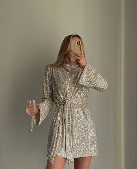 New Years Eve Outfits Classy, Sequins Top Outfit, Sequin Dress Outfit, Party Dress Classy, Birthday Dress Women, Christmas Dress Women, Sequin Outfit, New Years Outfit, Eve Outfit