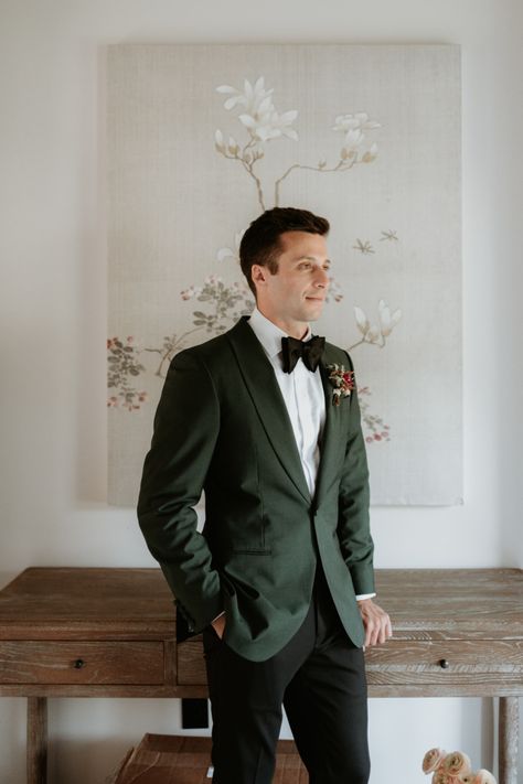 Green Tux Men Wedding, Hunter Green Wedding Suit Groom, Green Jacket Wedding Groom, Green Groomen Suit, Black And Emerald Suit Men, Green Suit Black Pants, Wedding Dark Green Suit, Green Suit Jacket Wedding, Men Wedding Suit Green