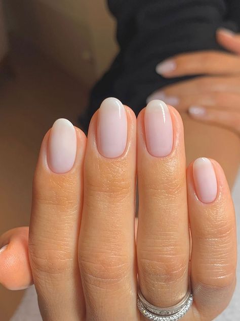 How To Achieve A Perfect Bridal Manicure, According To Sofia Richie¡¯s Nail Artist French Manicure Wedding Nails, Wedding Nails Shellac, Biab Manicure, American Manicure Nails, Squoval Nail, Oval Nails Designs, Bridal Manicure, Bridesmaids Nails, Manikur Kuku