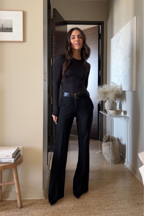 Host Outfit Restaurant, Semi Formal Mujer, Black Work Outfit, Ropa Semi Formal, Outfit Botas, Job Clothes, Chique Outfit, Business Professional Outfits, Work Fits