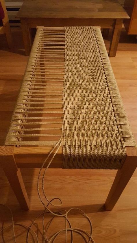 Weave a bench DIY ? Dining chairs ? Handmade Furniture Design, Old Coffee Tables, Diy Table Saw, Woven Furniture, Diy Casa, Diy Furniture Easy, Top Furniture, Diy Bench, Diy Holz