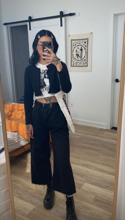 Meg Murayama outfits on Instagram. Modern Fashion #tattoos #blackoutfit #moderngrunge #fashioninspo 90s Black Outfits, Meg Murayama Outfits, Meg Murayama, Modern Goth Outfits, All Black Outfit Aesthetic, Modern Retro Outfits, Black Wide Leg Pants Outfit, Normcore Outfits, Modern Grunge