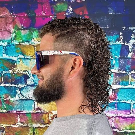 Perm Mullet, Permed Mullet, Loose Perm, Mullet Hairstyles, Mullet Hair, Mullet Fade, Wow Hair Products, Monochrome Makeup Look, Mullet Haircut