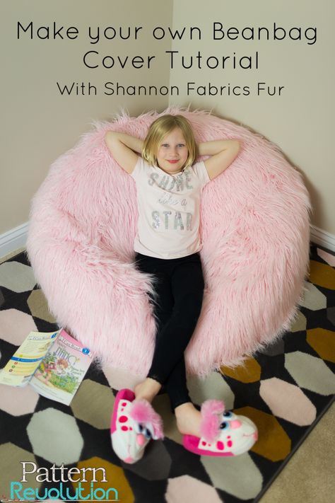 Make a fur covered beanbag with this tutorial. Made with fur from Shannon Fabrics. Bean Bag Sewing Pattern, Bean Bag Pattern, Bean Bag Filler, Diy Bean Bag, Diy Chair Covers, Big Bean Bags, Fur Bean Bag, Large Bean Bags, Boho Crafts Diy