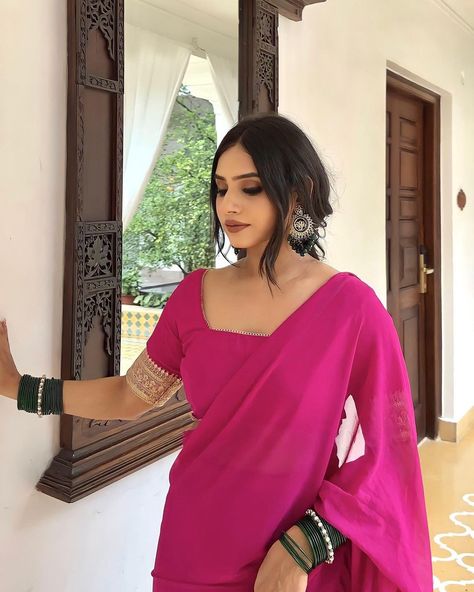 Plain Sari, Uniform Saree, Keep Smile, Saree Ideas, Saree Traditional, Sarees For Girls, Simple Saree Designs, Fashion Blouses, Fashionable Saree Blouse Designs