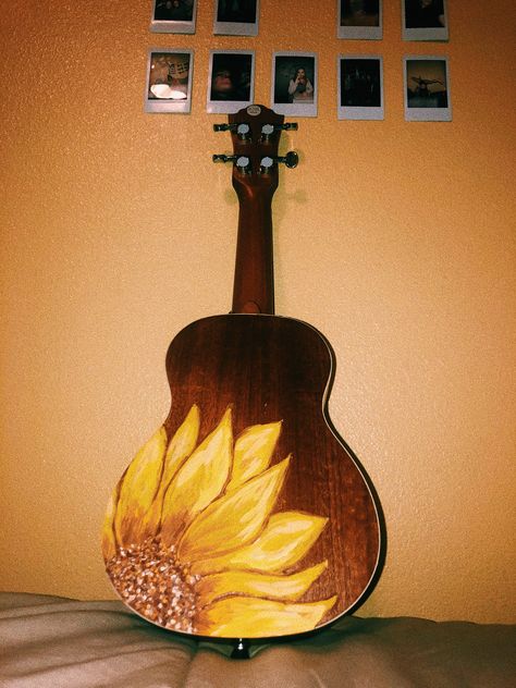 hand painted Hand Painted Acoustic Guitar, Hand Painted Guitar Ideas, Painting On Guitar Ideas, Ukulele Painting Ideas, Ukelele Painted, Sunflower Guitar, Ukulele Painting, Guitar Customization, Hand Painted Guitar