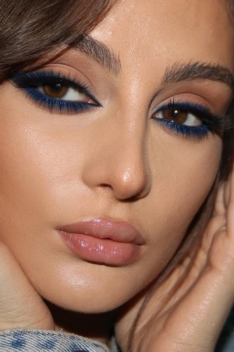 Maquillage On Fleek, Blue Eyeshadow Looks, Mekap Mata, Blue Makeup Looks, Eye Makeup Pictures, Smink Inspiration, Makijaż Smokey Eye, Eye Makeup Designs, Colorful Eye Makeup