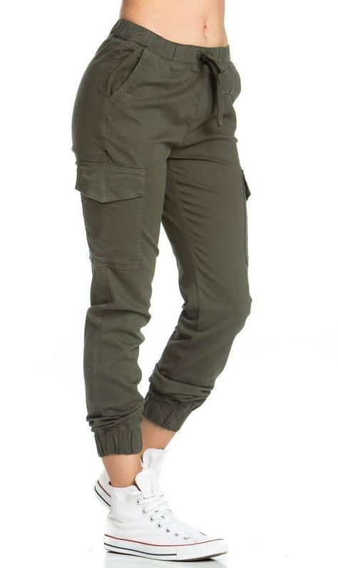 8d420fa35754d1f1c19969c88780314ddesc35960881ri Cargo Pants Women Outfit, Celana Jogger Wanita, Jogger Pants Outfit, Cargo Pants Outfit, Pants Outfit Casual, Outfit Jeans, Cargo Pants Women, Teen Fashion Outfits, Outfits Casuales