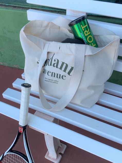 Tennis court, sports bag, tote bag, sporty fashion Sports Bag Aesthetic, Tennis Tote Bag, Tennis Bag Aesthetic, Sport Bag Aesthetic, Tennis Court Aesthetic, Ll Bean Tote, Tennis Photoshoot, Sport Tote Bag, Tennis Lifestyle