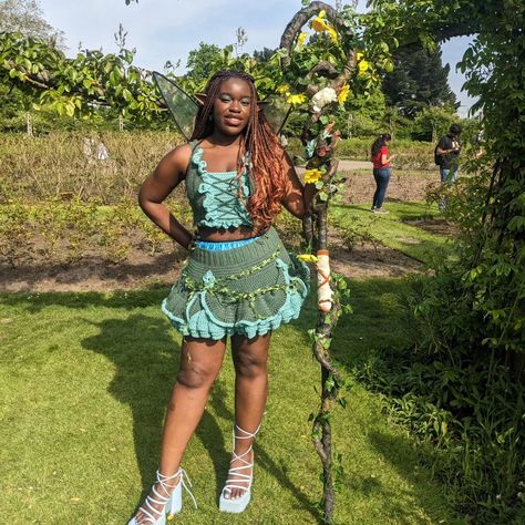 Happy Black Fae Day! Today was truly magical and everyone's outfits were stunning✨🧚🏿‍♀️ Pic ft my fully crocheted outfit this year 🫶🏿 Shout out to the @blackfae_uk crew who ran the event and made it such a fun day out. Disclaimer: staff isn't mine it's a prop made by the lovely @loquaa whom is made talented! . . . . . #crochetersofinstagram #crochetcosplay #blackgirlmagic #blackfaeday #blackfaeday2024 #blackfae #fae #crochet #crochetskirt #fairycore Fairy Core Crochet, Black Fae Day, Black Fae, Fairy Core Outfits, Crochet Fairy, Crochet Ruffle, Happy Black, Fairy Costume, Crochet Skirt