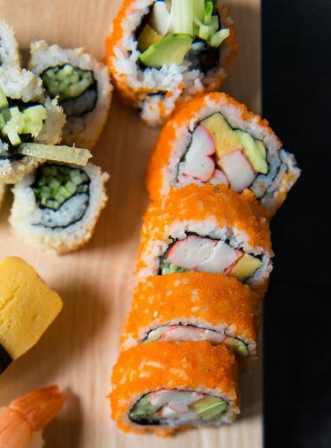 Ricardo's recipe: California Rolls California Maki, California Roll Sushi, Asian Dipping Sauce, Sushi Ingredients, Dessert Chef, Sushi Party, California Food, Fran Fine, Soy Recipes