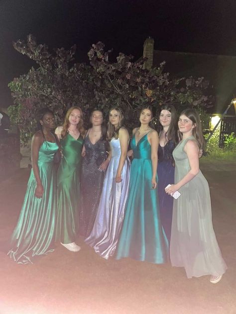 Prom Pictures Friends Aesthetic, Prom Friends Aesthetic, Prom Pics Aesthetic Friends, Photoshoot In A Dress, Prom Vision Board, Prom Vibes Aesthetic, Prom Aesthetic Pictures, Prom Night Pictures, Prom Dresses Friends