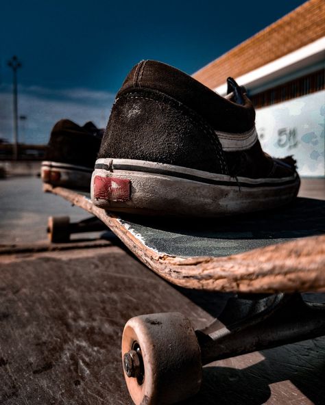 📷❤️🛹 Vans-Skate #tumblr #vans#skate #phototheday #streetwear #orangeandteal #amazing #keepexploring #instamagazine_ #bevisuallyinspired #streetphoto #love #famous #summer #style #travel #amazing #oldschool #photoshop #streetphotography #huji #hujicam #vsco #vscocam Dirty Vans, Phone Banner, Skater Aesthetic, Vans Skate, Style Travel, Vans Off The Wall, Street Photo, Vans Shoes, Shoe Brands