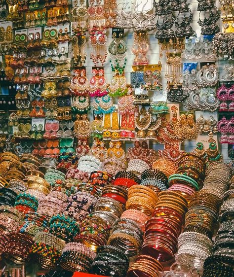 Bazaar Aesthetic, Eid Dump, Diwali Pictures, Girly Swag, Jhumka Designs, Desi Aesthetics, Chandni Chowk, Girl Heaven, Wedding Dance Songs