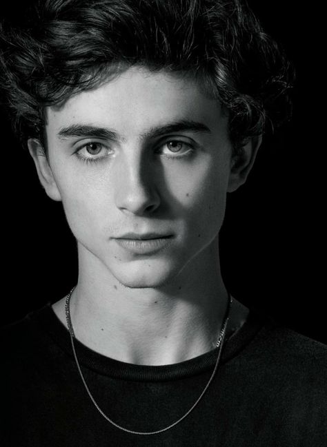 \\ Timothee Chalamet // ◎Pinterest Cambria◎ #timotheechalamet #cmbyn #beautifulboy #aesthetic #peach 얼굴 드로잉, Images Kawaii, Timmy T, Face Reference, The Perfect Guy, Black And White Portraits, 인물 사진, Timothee Chalamet, White Photo