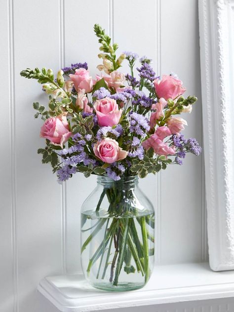 Shopping edit – best flower subscriptions to fill homes with glorious blooms Garden Island Ideas, Garden Wall Decoration, Pink Flower Arrangements, Garden Island, Spring Flower Bouquet, Unique Flower Arrangements, Fresh Flower Bouquets, Flower Subscription, Flowers Vase