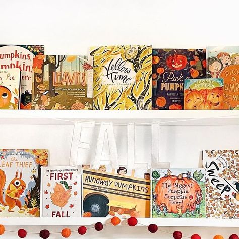 Kelley Diaz on Instagram: "All the fall things 🍂🍁☕️🧦 bonus bookshelves!!! I have been doing one set of shelves a month but realized that our Back to School shelves fell under “September” which left me without an autumn set. How could I deprive us of fall shelves?!? October is for Halloween, so here’s an interlude 🥰" Thanksgiving Bookshelf Decor, Themed Bookshelves, Playroom Themes, Holiday Bookshelves, Kindergarten Autumn, Fall Bookshelf, Fall Shelf Decor, Fall Kindergarten, Picture Shelves