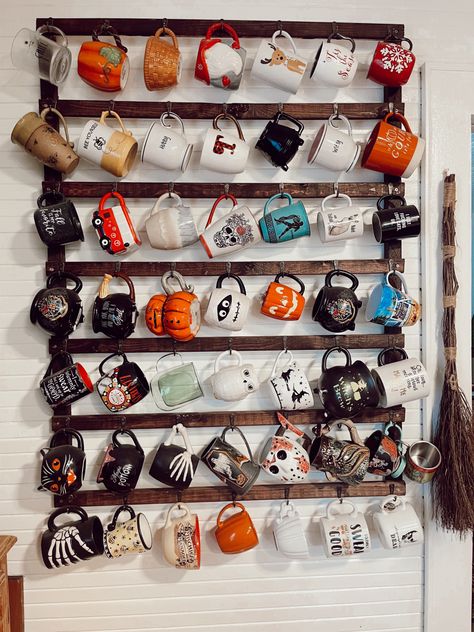 Mug Collection Storage, Coffee Cup Collection, Vintage Mug Display, Cute Mug Storage, Diy Mug Holder Wall, What To Collect Ideas, Mug Collection Display Ideas, Coffee Mug Display Ideas, Mug Rack Ideas