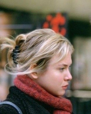 Embodying The ‘Frazzled English Woman’ Aesthetic: A Guide – Vanessa's Digital Dialogue English Woman Aesthetic, Bridget Jones Diary, English Girls, British Women, Bridget Jones, S Diary, Autumn Aesthetic, Mode Vintage, Messy Hairstyles