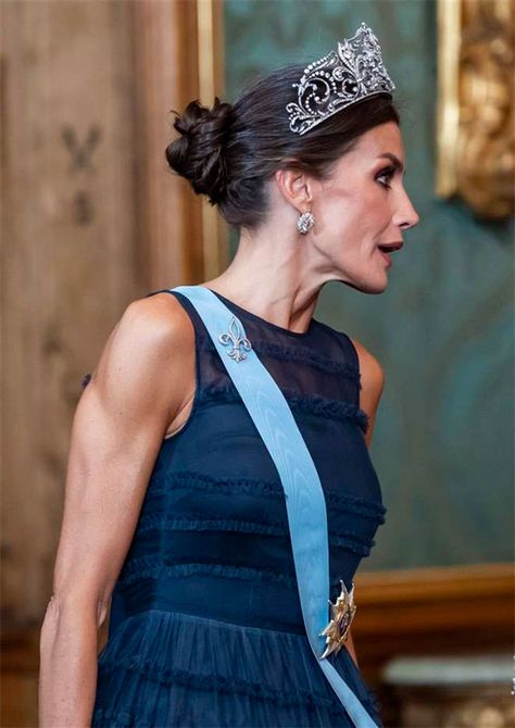 Lovers Knot Tiara, Queen Wilhelmina, Queen Of Sweden, Royal Collection Trust, Beautiful Tiaras, Royal Tiaras, Princess Elizabeth, Spanish Royal Family, Letizia Of Spain