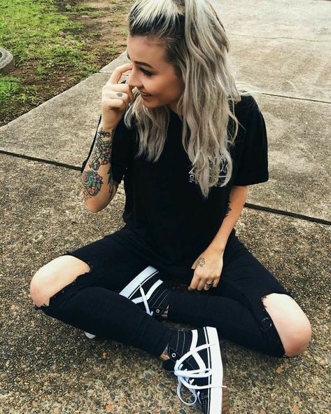 Edgy Outfits Summer, Punk Girl Outfits, Casual Edgy Outfits, Rocker Chic Outfit, Grunge Looks, Casual Edgy, Casual Outfit Inspiration, Style Rock, Casual Chic Outfit