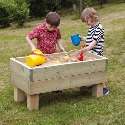 Wooden Sandpit With Lid, Natural Playground Ideas, Backyard Sandbox, Diy Sandbox, Natural Playgrounds, Kids Sandbox, Outdoor Play Space, Playground Slide, Diy Projects Plans