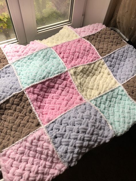 Puffy Alize Blanket, Alize Puffy Ideas, Alize Puffy Плед, Puffy Deka, Alize Puffy Blanket, Puffy Yarn, Chunky Blanket Diy, Puffy Blanket, Loopy Yarn