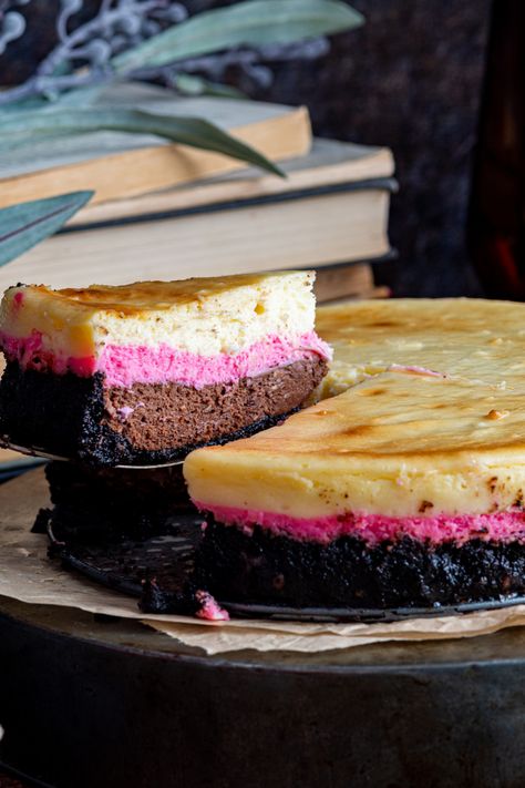 Unique Cheesecake Recipes, Unique Cheesecake, Cheesecake Flavors, Layer Cheesecake, Easy Puddings, Chocolate Chip Cheesecake, Different Cakes, A Piece Of Cake, Melting Chocolate Chips