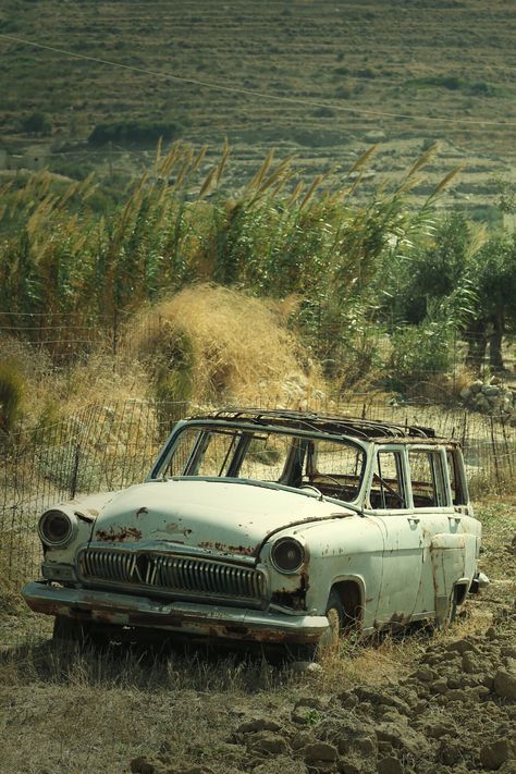 There is something uniquely beautiful yet somewhat sad about abandoned cars and abandoned trucks. Much like abandoned houses - a subject that I have shown some fascination with the past - abandoned vintge cars and trucks often leave one wondering… Why? #Abandoned #AbandonedCars #VintageCars #AbandonedPlaces #LostPlaces #Photography https://artandhome.net/abandoned-cars-trucks/ Vehicle Photography, Car Reference, Unusual Beauty, Eerie Places, Abandoned Vehicles, Car House, Derelict Buildings, Abandoned Asylums, Mechanical Engineering Design