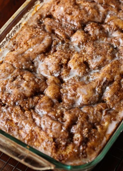 APPLE FRITTER CAKE! Success Cake, Apple Fritter Cake, Weight Watcher Desserts, Apple Recipes Healthy, Baked Apple Recipes, Apple Recipe, Apple Fritter, Apple Dessert Recipes, Poke Cakes