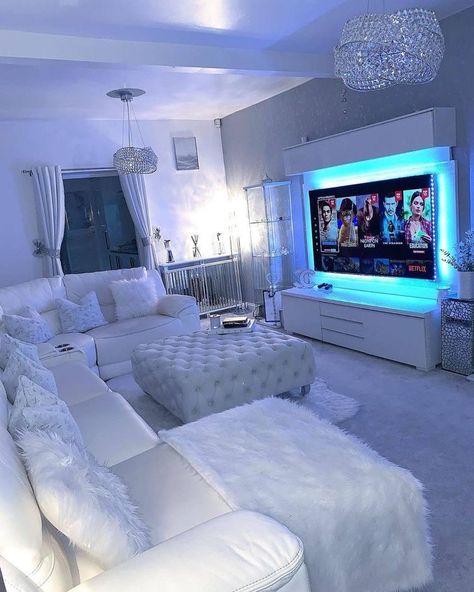 Cute New Apartment Ideas, Celebrity Bedroom Ideas, Luxury Bed Ideas, Living Room Designs Modern Luxury Colorful, Nice Modern Bedrooms, Fancy Girly Bedroom, Cute Big Bedrooms, Luxury Chill Room, Pink Room Design Ideas