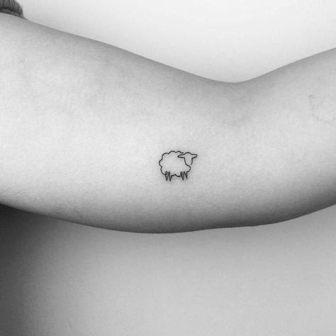 Tattoo Ideas Black Sheep Tattoo, Lamb Tattoo, Ireland Tattoo, Sheep Tattoo, Diy Tattoo Permanent, Model Tattoo, Inspiration Tattoos, Initial Tattoo, Line Art Tattoos