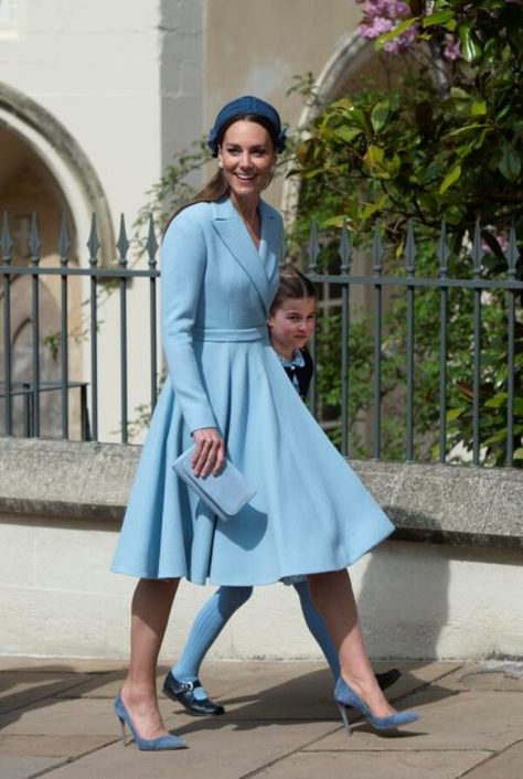 Princess Charlotte, Prince George and Mia Tindall steal the show at Easter Sunday service - live updates - Photo 16 Princesse Kate Middleton, Looks Kate Middleton, Easter Service, Prins William, Kate Middleton Outfits, Princess Kate Middleton, Catherine Elizabeth Middleton, Estilo Real, Catherine Middleton