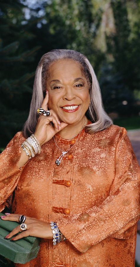 Della Reese Purva Phalguni, Della Reese, Touched By An Angel, Elizabeth Montgomery, Tv Icon, Feminine Art, Female Actresses, Tv Actors, Classic Tv