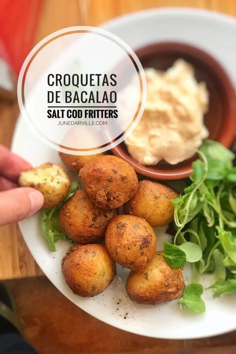 Fish Croquettes Recipe, Fish Croquettes, Bacalao Recipe, Croquettes Recipe, Potato Croquettes, Hot Appetizers, Tapas Recipes, Easter Dinner Recipes, Portuguese Recipes