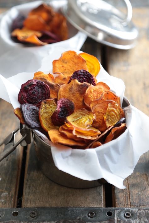 Oven Baked Rosemary Sea Salt Sweet Potato Chips - Country Cleaver Veggie Chips Recipe, Chips Air Fryer, Air Fryer Chips, Thanksgiving Vegetable Sides, Vegetable Chips, Homemade Chips, Veggie Chips, Savory Meals, Sweet Potato Chips