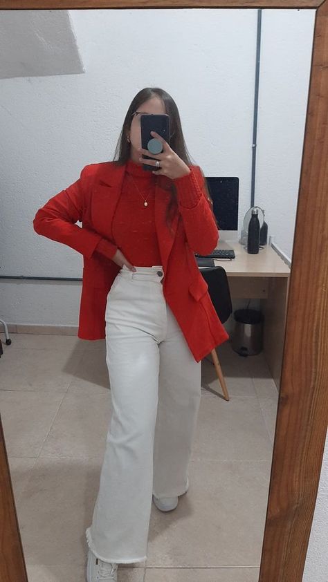 Outfit Con Blazer Rojo, Red Jacket Outfit, Red Top Outfit, Red And White Outfits, Job Clothes, New Look Fashion, Stylish Work Attire, Clueless Outfits, Elegante Casual