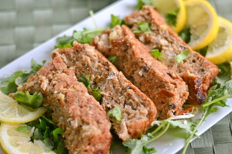 This salmon loaf recipe is just like the classic meat loaf. It uses mushroom soup which makes the dish a delicious and moist one. Salmon Loaf Recipes, Canned Salmon Recipes, Barbecue Pork Ribs, Flaked Salmon, Garlic Butter Salmon, Salmon Patties, Loaf Recipes, Pork Ribs, Mushroom Soup