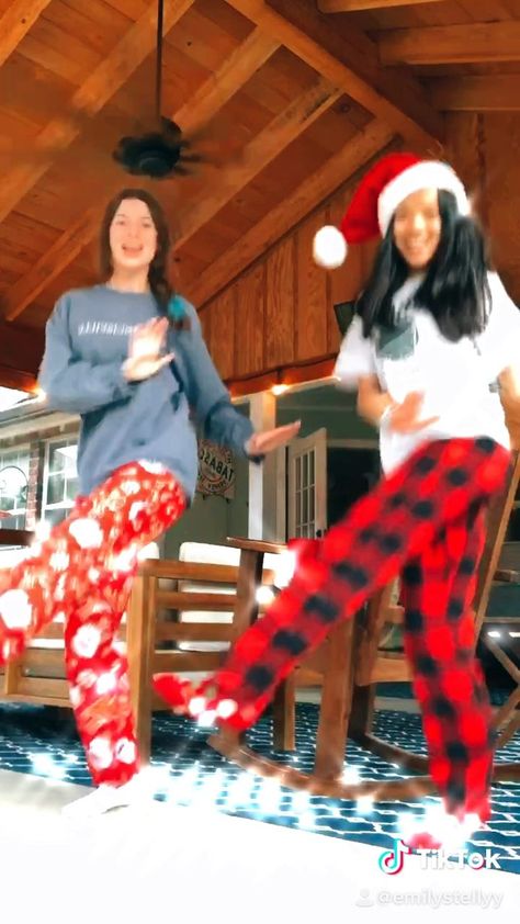 #mejorestiktok #tiktokmusic #dancetiktok #batallatiktok #compilaciontiktok #tiktoklatina #tiktoklatino #tiktokdiciembre #tiktok2020 Vsco Christmas, Christmas Dances, Bff Christmas, Christmas Pj, Christmas Dance, Christmas Vibe, Dance Tutorial, Bff Video, Christmas Feeling