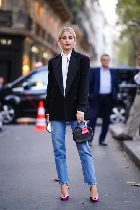 Best Blazers 2022 Simple Jeans Outfit, Chanel Tee, Kenza Zouiten, Caroline Daur, Look Jean, Tailoring Jeans, Paris Outfits, Mode Casual, Pretty Blouses