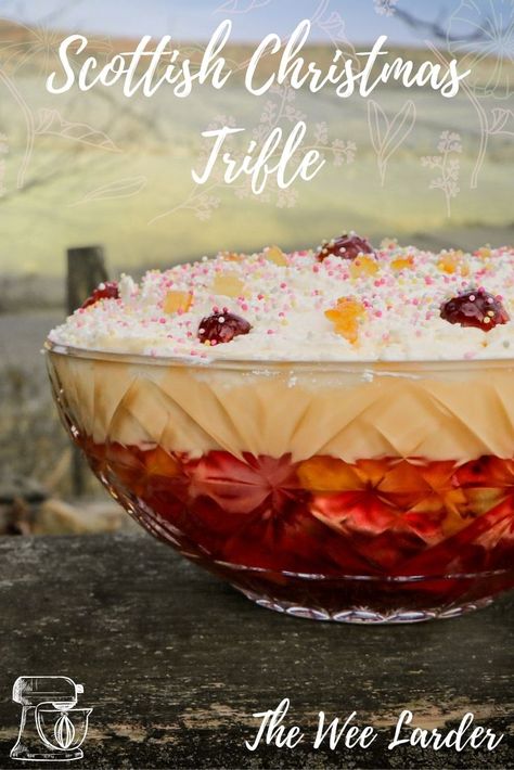 English Trifle Recipe Traditional, Irish Christmas Recipes, British Christmas Recipes, Scottish Christmas Traditions, Irish Christmas Desserts, Scottish Trifle, Traditional English Christmas Dinner, English Trifle Recipe, Traditional Trifle