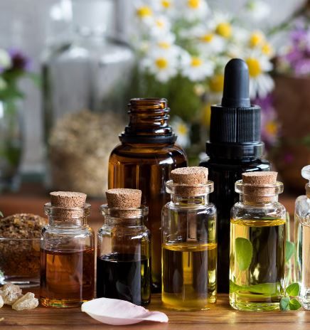 Herbal Oil Recipes, Best Natural Face Wash, Holistic Medicine Cabinet, Herb Infused Oils, Infused Oil Recipes, Massage Oils Recipe, Herbal Medicine Cabinet, Natural Medicine Cabinet, Qigong Exercises