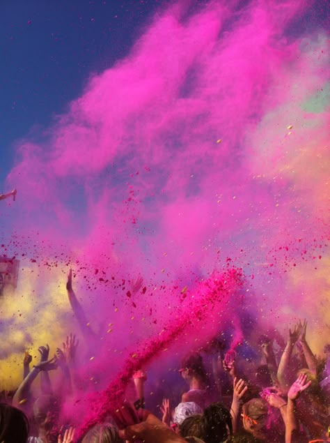 Color Run Aesthetic, Holi Festival Aesthetic, Holi Vibes, Holi Aesthetic, Color Me Run, Digital Magazine Design, Holi Powder, Music Notes Tattoo, Color Wars