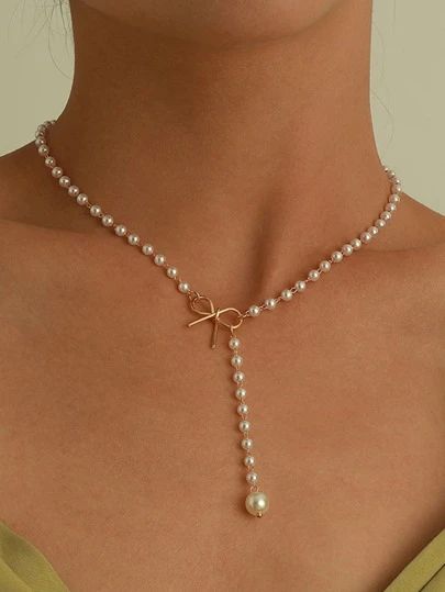 Elegant Jewellery Classy, Cool Pearl Necklace, Elegant Necklaces Gold, Ideas Para Hacer Collares, Pearl Bow Necklace, Diy Pearl Necklace, Coquette Jewelry, Jewelry Pearl Necklace, Handmade Pearl Jewelry