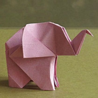 These 25 Easy Origami Ideas for Bigger Kids will give you and your kids hours of paper folding fun. Enjoy! Origami Stella, Dragon Origami, Origami Yoda, Origami Elephant, Tutorial Origami, Origami Ball, Kids Origami, Origami For Beginners, Origami Dragon