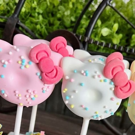 Stripingly Sweet on Instagram: "Sweet Hello Kitty Donuts Cake Pops  #thesweetlife #donuts #cakepops #hellokitty #hellokittycakepops #hellokittydonuts" Hello Kitty Cakepops, Sanrio Cake Pops, Donut Cakepops, Birthday Treats For School, Cute Cake Pops, Hello Kitty Cake Pops, Sanrio Party, Hello Kitty Birthday Theme, School Birthday Treats